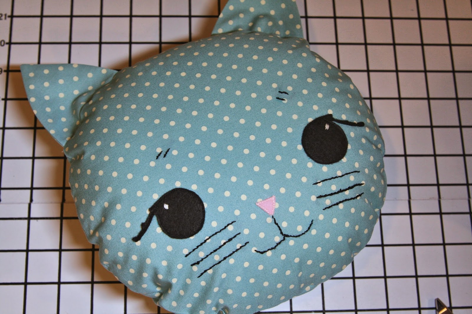 Gray Gables Easy, Quick, and Adorable Kitty Pillow