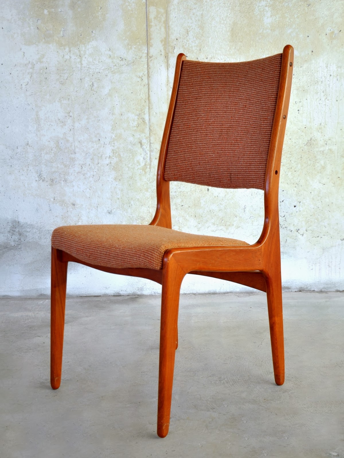 SELECT MODERN: Set of 6 Danish Modern Teak Dining Chairs