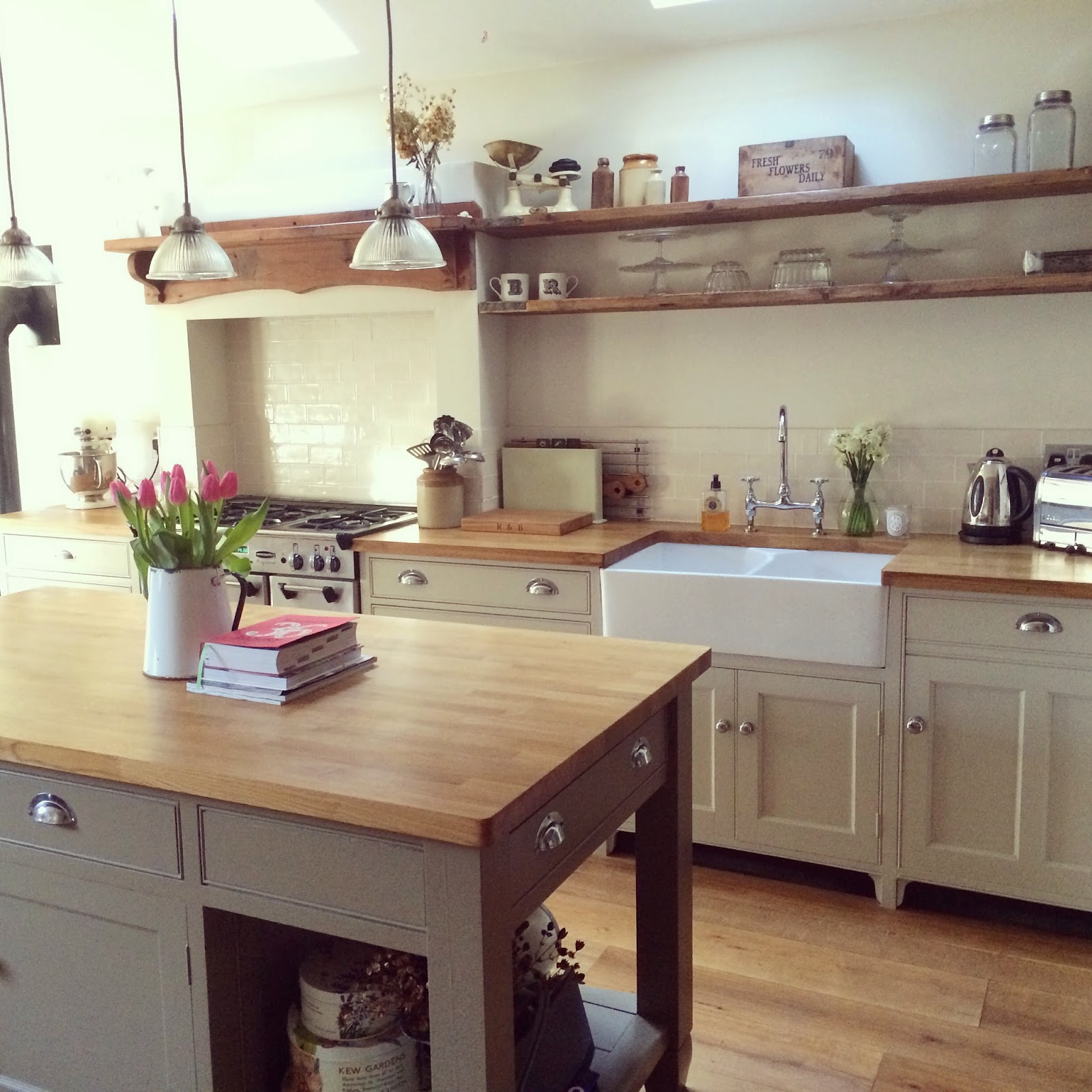 Makeover Scaffold Board Shelves Roses and Rolltops