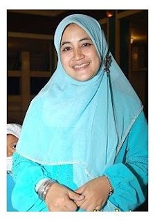 Contoh Model Hijab Modern Ala Pipik Dian Ira Wati