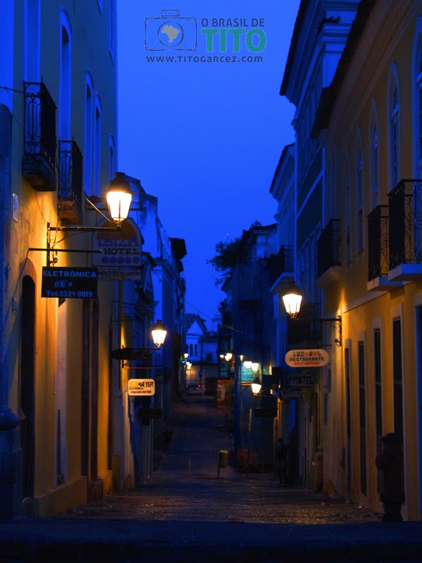 Estreita rua do Centro Histórico de Salvador, na Bahia Estreita rua do Centro Histórico de Salvador, na Bahia - Por Tito Garcez em 2012