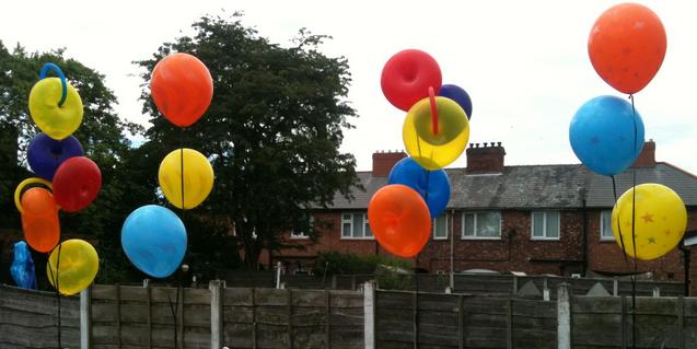 Decoración con globos jardin - Imagui