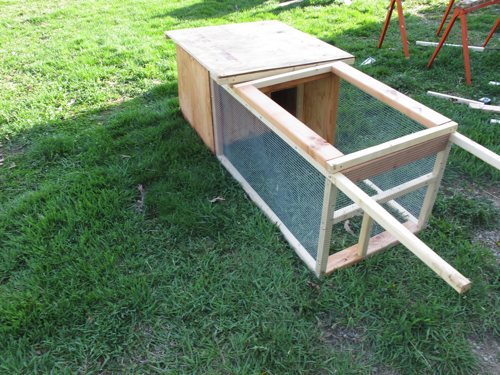 Joe's Garden Journal DIY Outdoor Chicken Brooder / Broody Hen Box