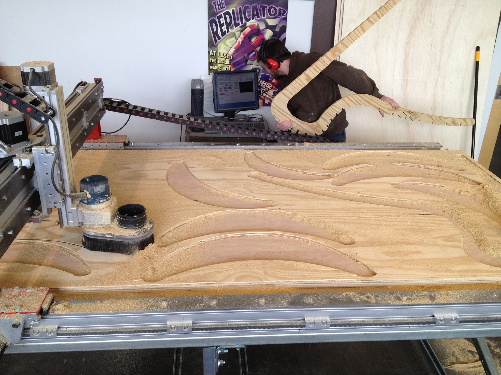 Handverker Dcrl Cnc Router Making Dust