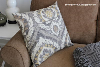 Easy Sew Home Decor idea. DIY pillow cover that's removable and washable.