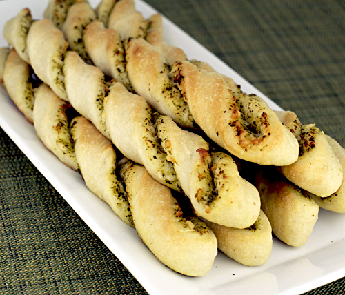 Featured image of post Steps to Prepare Pesto Breadsticks Near Me