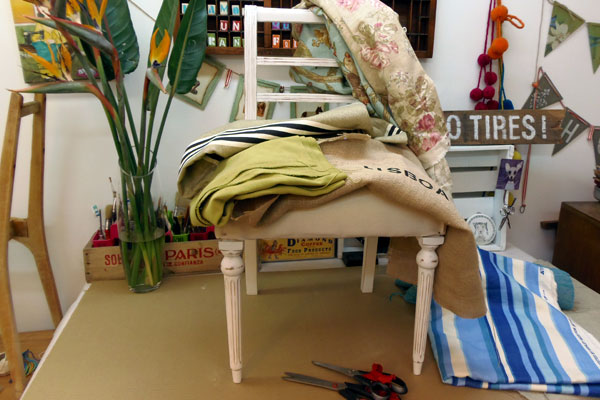 Cuchita bacana talleres de reciclado de muebles y tapicerÃÂa ... Sillas de pino patinadas en colores