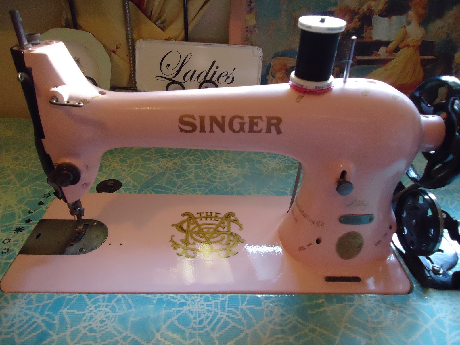 Singer industrial, pink repaint Sewing machine, Vintage sewing