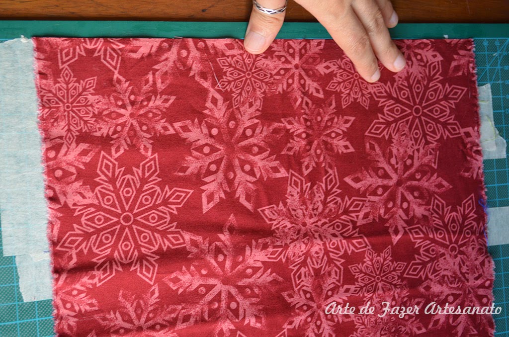 Saia para árvore de natal em patchwork | cortando a altura Saia para árvore de natal em patchwork | cortando a altura