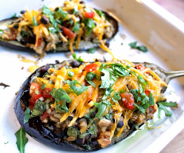 Oppskrift Grillet Gratinert Fylt Aubergine Bulgur Salat Bønner Ruccola