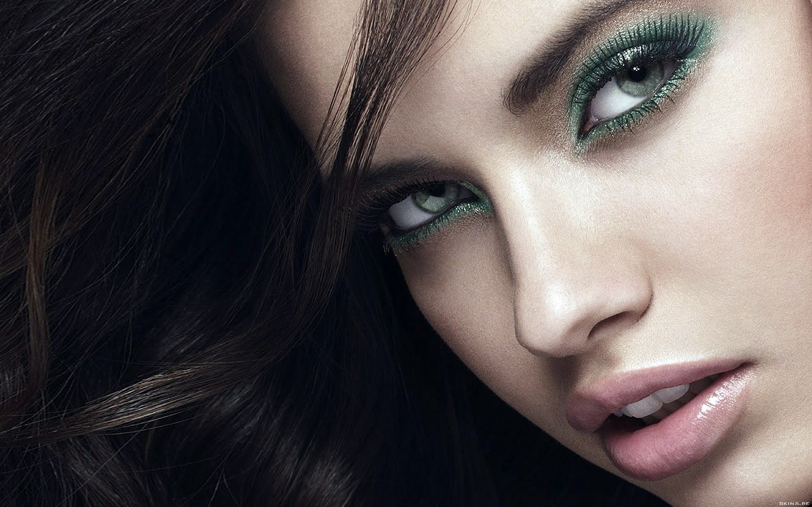 http://2.bp.blogspot.com/-2ANq7XlonHU/T8z9Ml-bS_I/AAAAAAAAANg/SsKiAEeqEYk/s1600/adriana-lima-celebrity.jpg