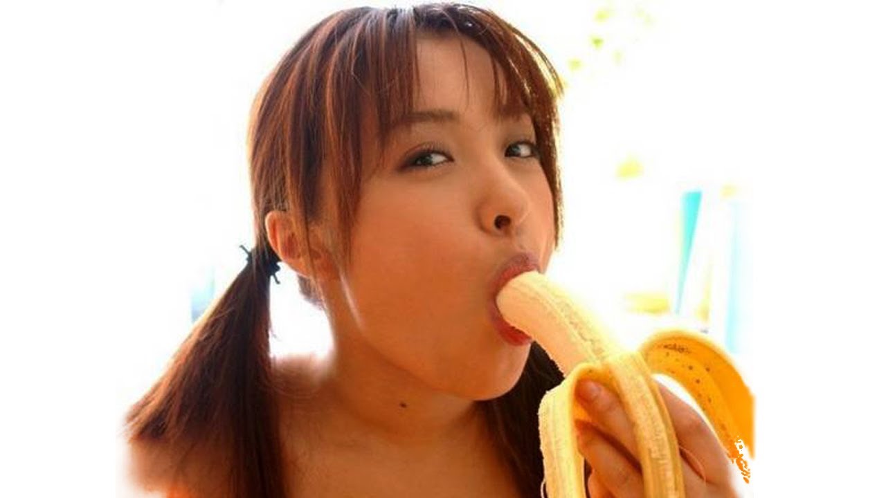 Naked girls sucking bananas