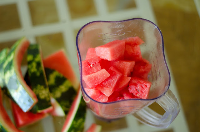 Do you love watermelon as much as I do?  Well, we discovered another yummy way to eat it with an easy watermelon popsicles recipe!