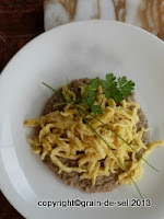 http://salzkorn.blogspot.fr/2013/02/wie-fruher-kartoffelspatzle-mit.html