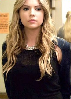 The Pretty Little Liars Wardrobe Season 1 Episode 22 Hanna S Outfit S Hanna and erik are finally reunited in berlin, where he introduces her to his old army friends and allies. the pretty little liars wardrobe