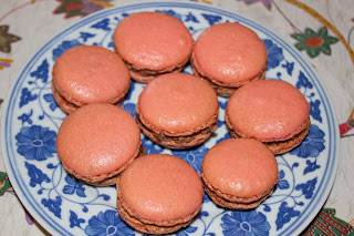 Menú Del Día De La Madre:  Canapés De Cangrejo, Pechuga De Pavo Rellena Y De Postre: Macarons & Regalo Comestible

