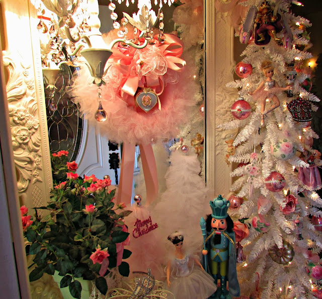 penny 39 s vintage home nutcracker christmas tree christmas tree with pink decorations