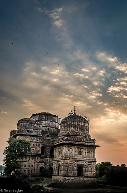 orchha history, cenotaphs-orchha