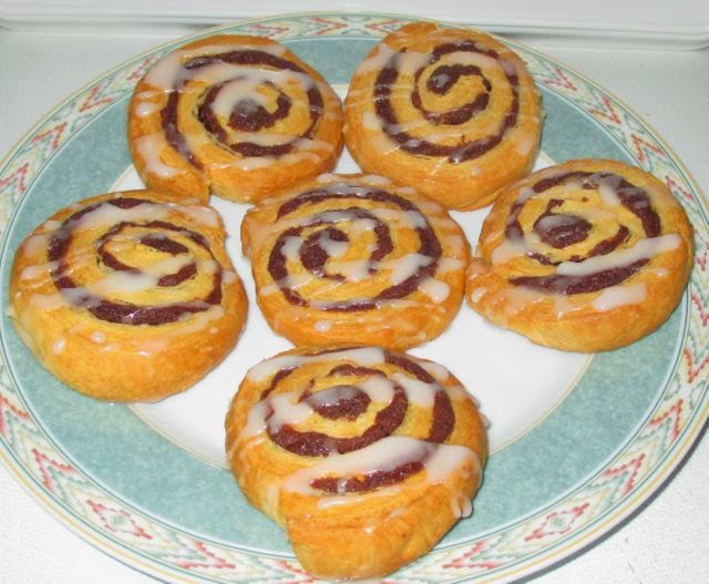 FOODSTUFF FINDS New JusRol Cinnamon Rolls (Sainsburys) [By Cinabar]
