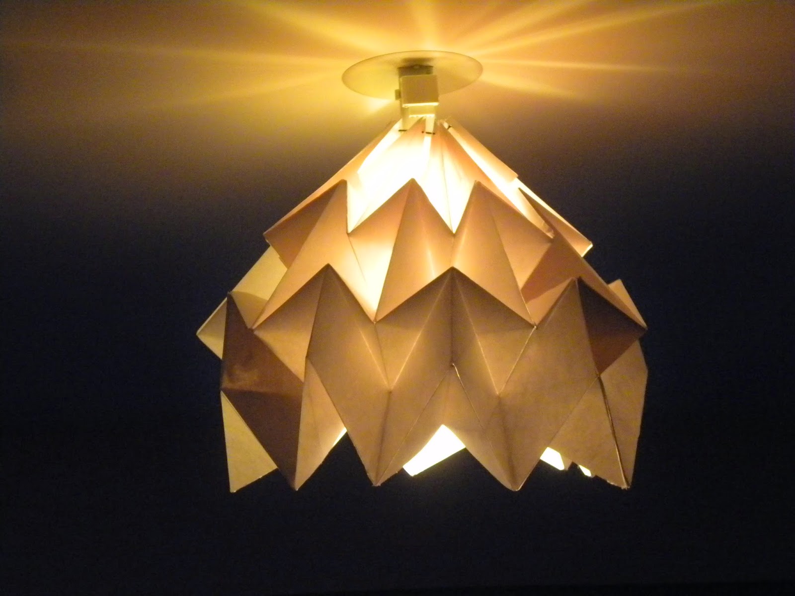 Roze pompon: mon nouveau lustre origami