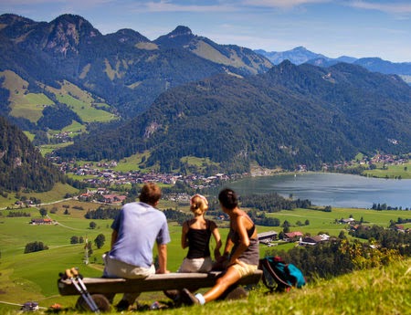 Https Www Innsbruck Airport Com Media 17251 Destinnation 1906 Ansicht Web 3910933 Pdf