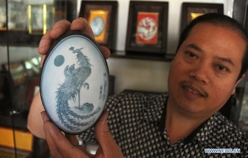 02-Chinese-Artist-Pu-Derong-Egg-Carvings-Carving-www-designstack-co