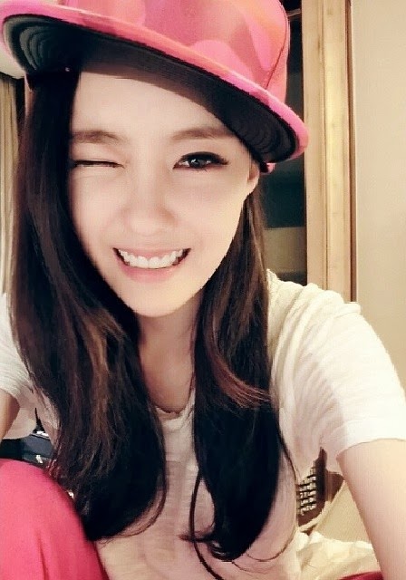 Go Pink with T-ara Hyomin's adorable photos! | T-ara World