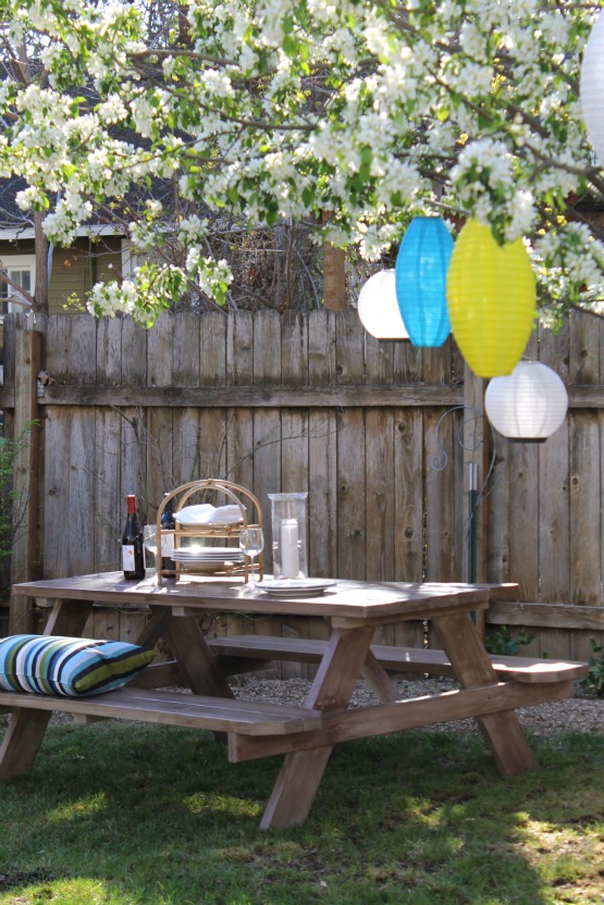 How to give a weathered look to a budget friendly picnic table The