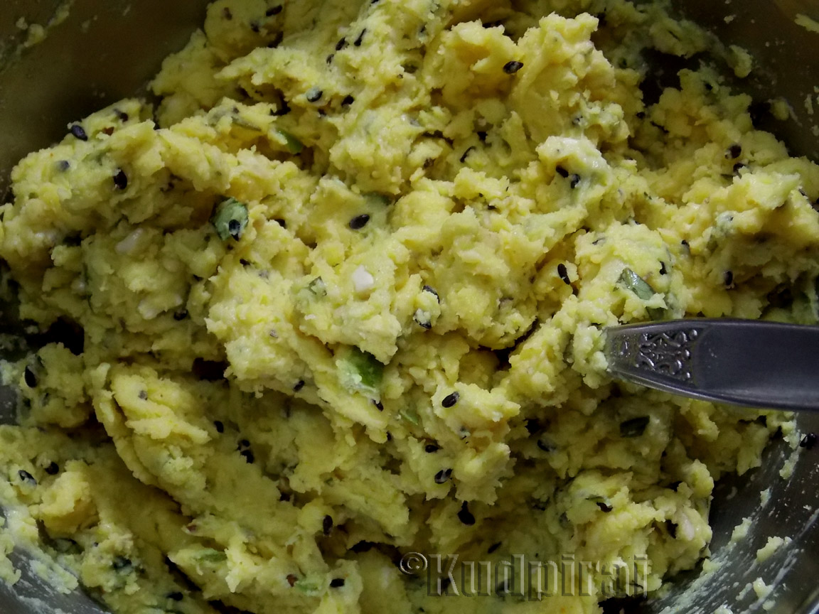 Kudpiraj's Garam Tawa Masala Biscuits(Spicy Mangalorean Cookies)