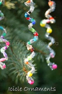 simple pipe cleaner icicle craft for preschoolers at Christmas
