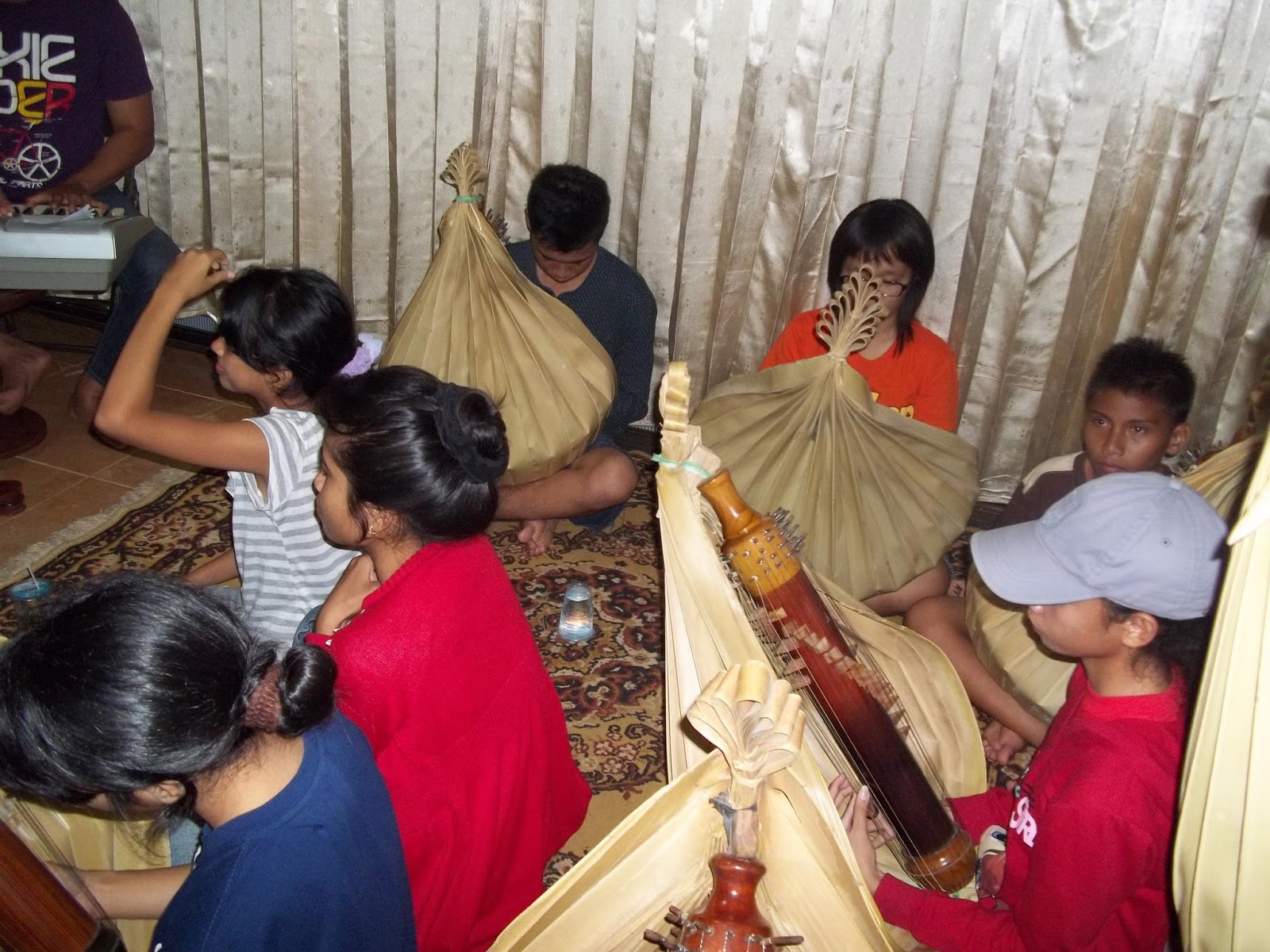 Sasando Elektrik Petikan Nusantara Komunitas Sasando Sasando Elektrik Petikan Nusantara Komunitas Sasando