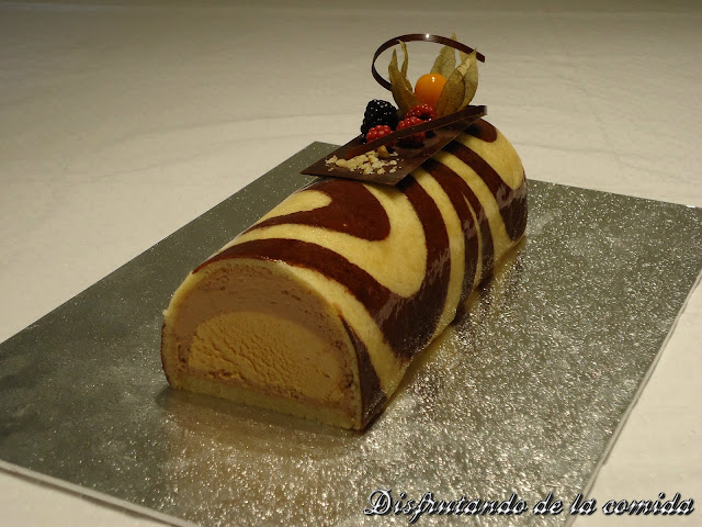 Tronco De Chocolate Con Interior De Mousse De Caramelo Especiada