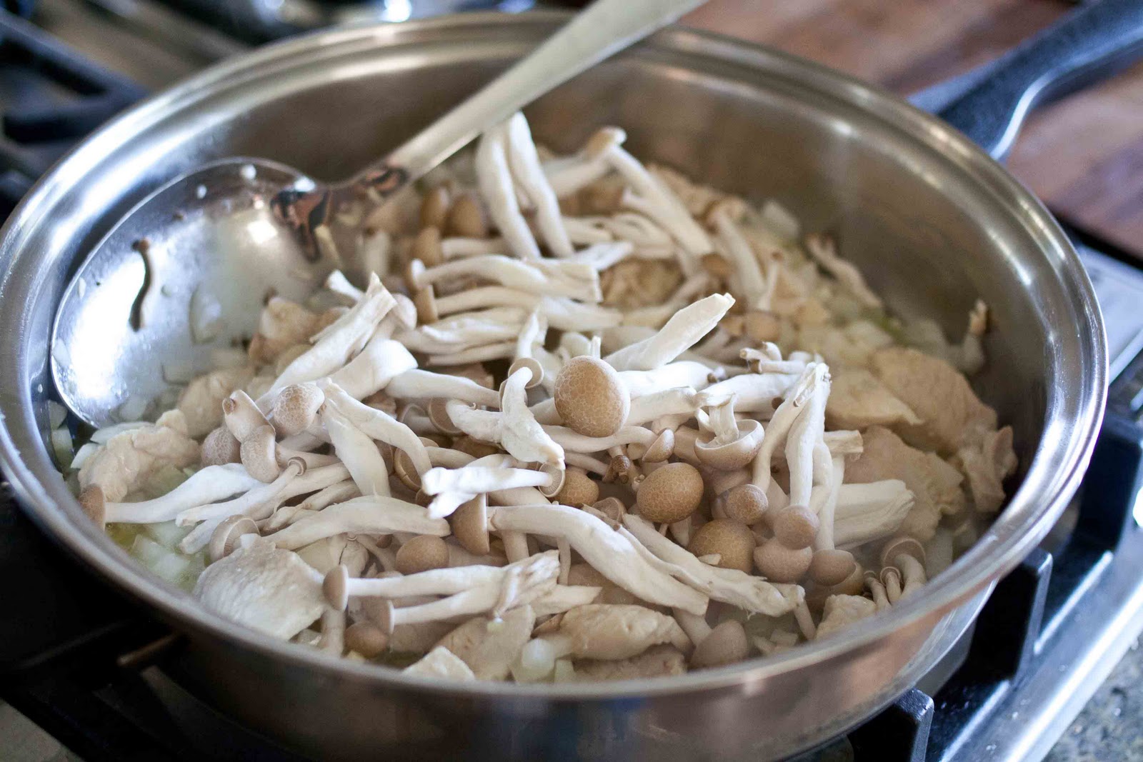 FOODjimoto Pasta with Chicken and Shimeji Mushrooms