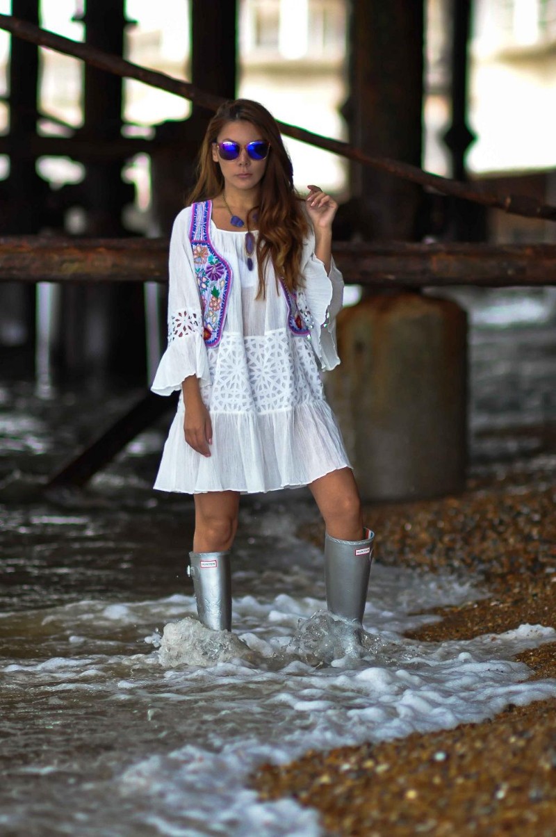 simona-mar-handmade-jewellery-purple-agate-slice-beads-necklace-blog-asos-petite-Trapeze-Dress-laser-cut-boho-Waistcoat-Craft-Embroidery-hunter-original-wellington-rubber-rain-boots-silver-pier.jpg