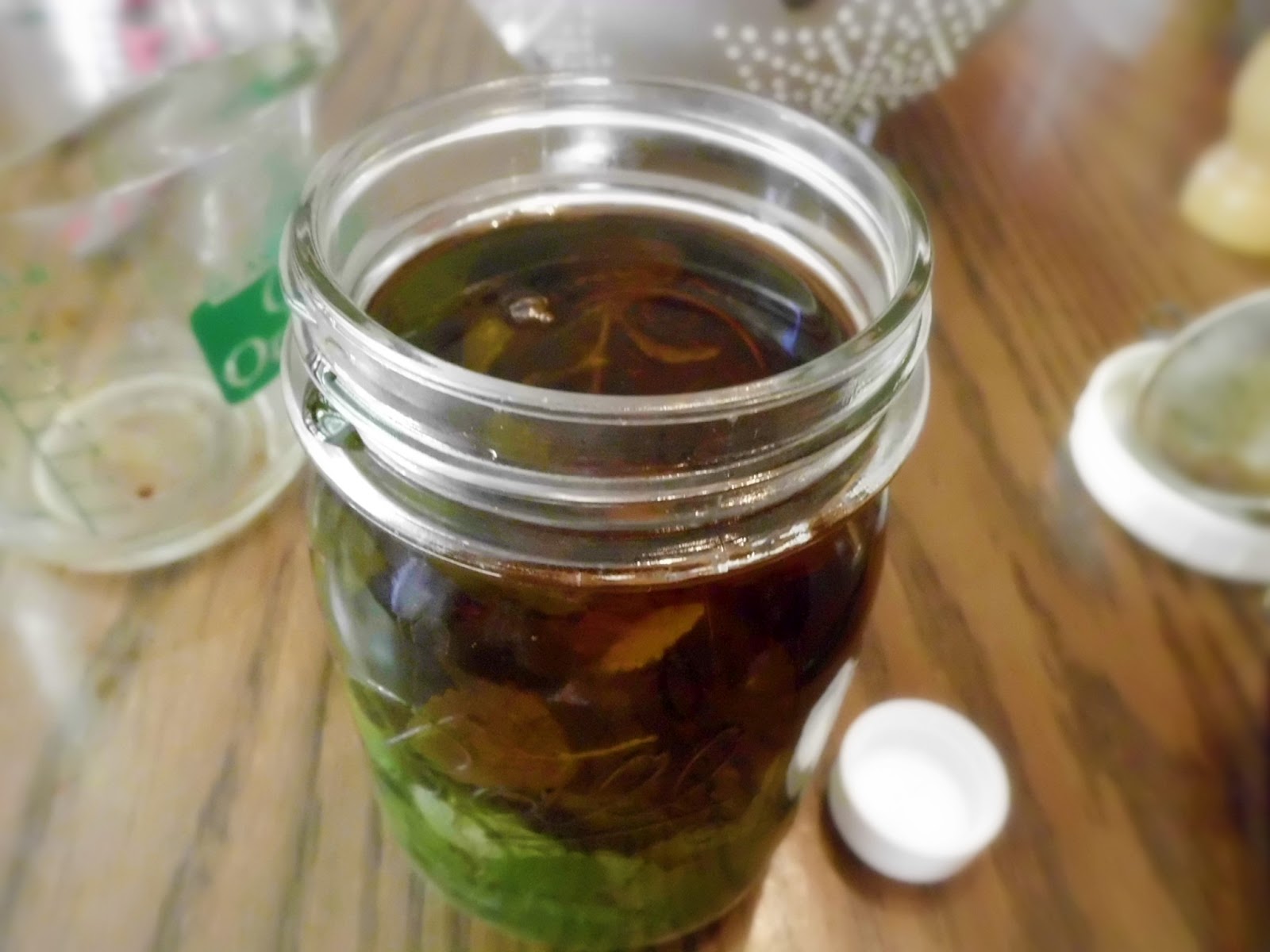 Livin' In The Green Making a Double Lemon Balm Tincture