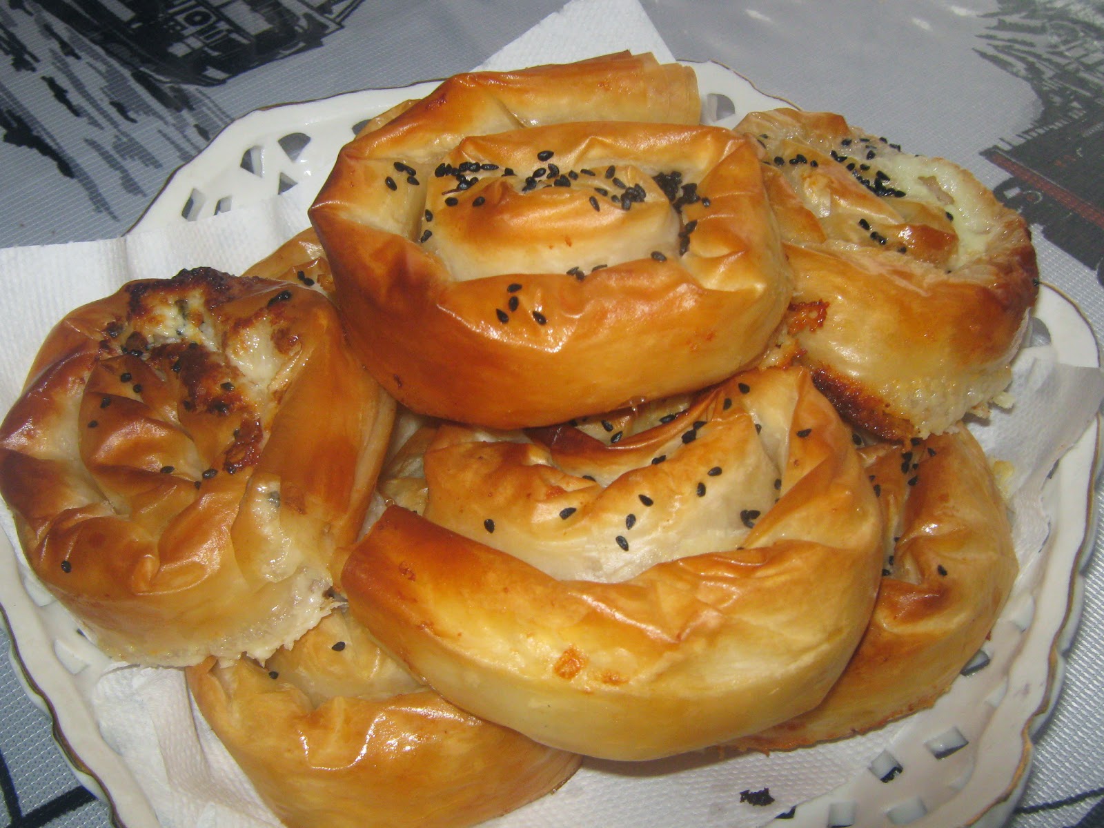 Baklava yufkasından gül böreğiZeytin Dalı Blog