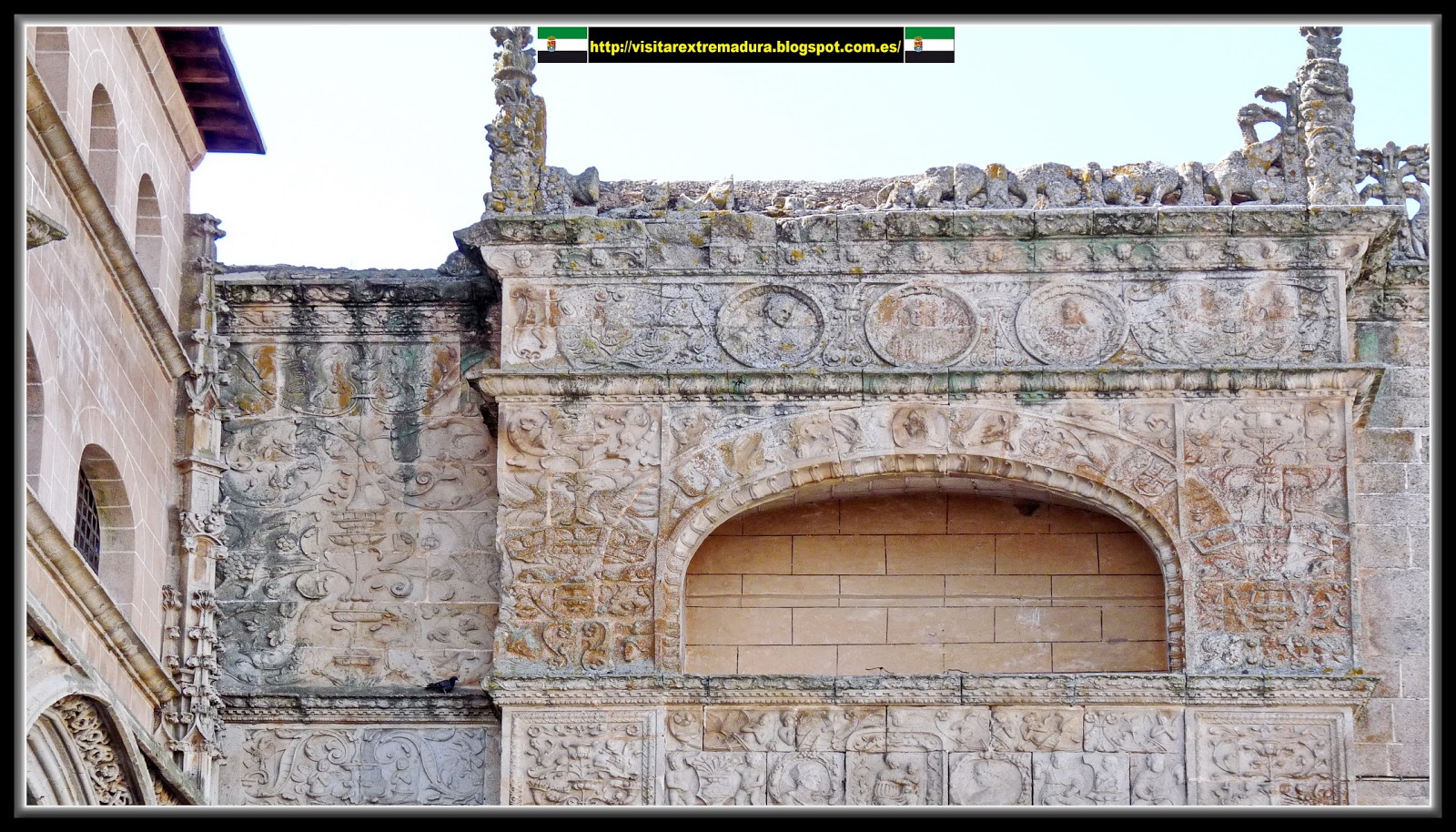 Coria. Catedral. Balcón de las reliquias.