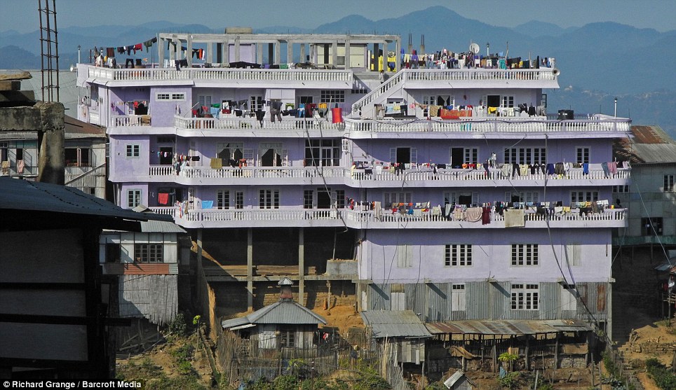 Biggest House In The World 2013 vick ghostrider: the world's biggest family: the man with 39 wives Biggest House In The World 2013 vick ghostrider: the world's biggest family: the man with 39 wives