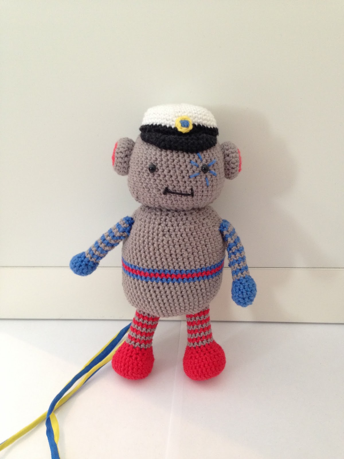 Amigurumi: Student robot