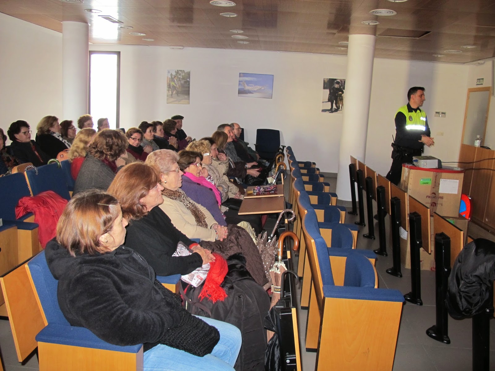 local charla salida local charla salida