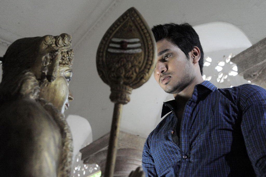 Karthikeya Movie Latest Stills (Colors Swathi, Nikhil) | Tollyreels