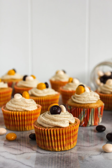 Pecan Pie Spice Cupcakes with Brown Sugar Frosting | The Chef Next Door #BakeInTheFun