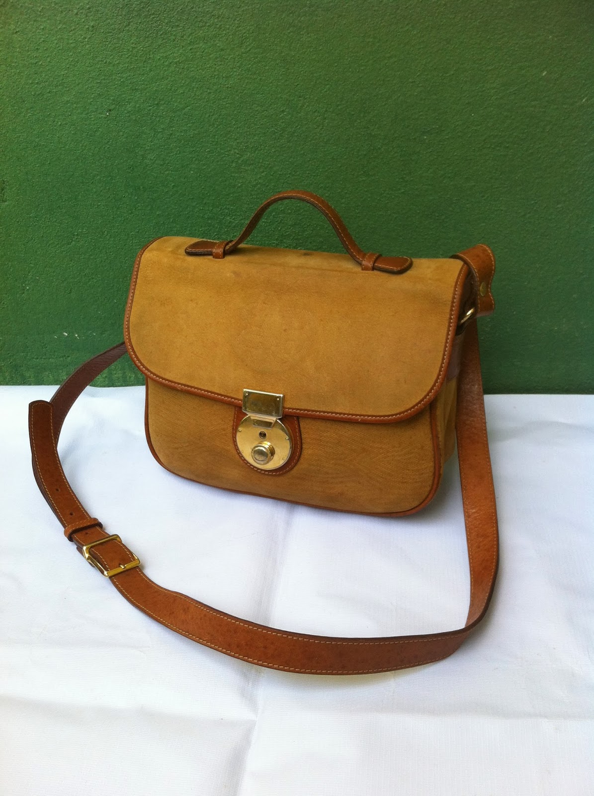 DYBUNDLE COLLECTION AUTHENTIC BONIA MESSENGER SLING LEATHER BAG