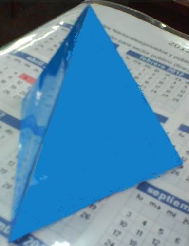 Modelo de papel de un tetraedro
