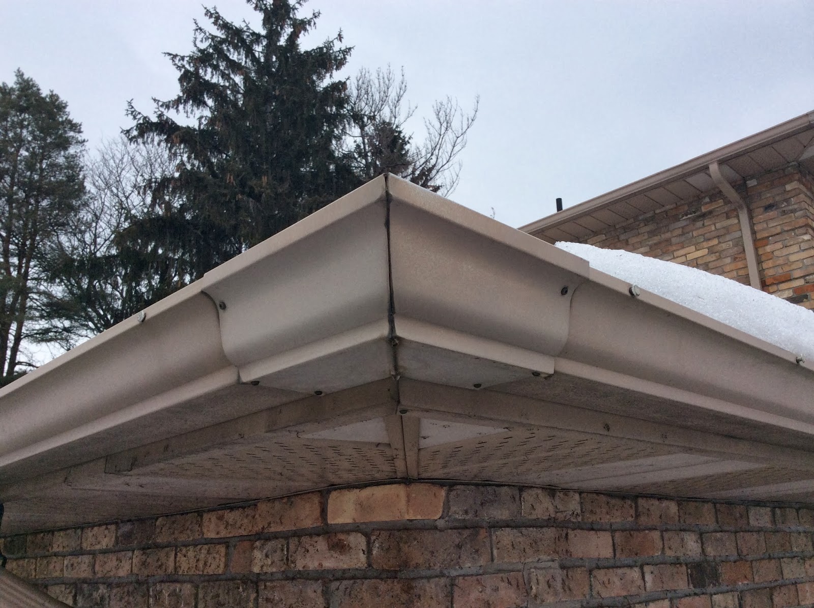 Mitred Corners vs Premade Corners The Eavestrough Company