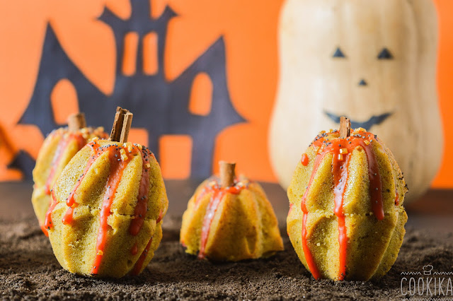 Halloween Pumpkin Mini Cakes