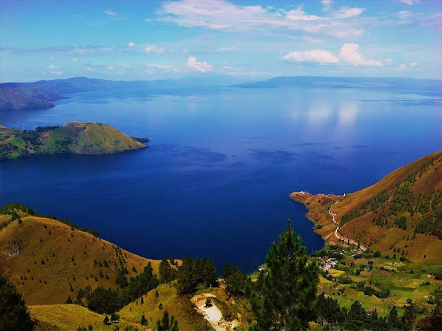 Danau-Toba-Sumatera-Indonesia.jpg