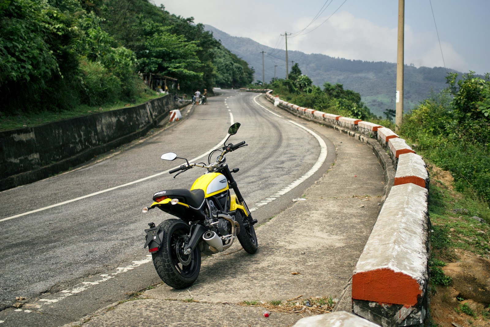 21 ngày xuyên Việt bằng xe máy của phượt thủ Mỹ 7 HILO Project1