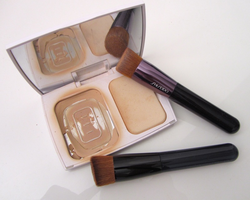 Rouge Deluxe Shiseido Perfect Foundation Brush and 131 Foundation Brush