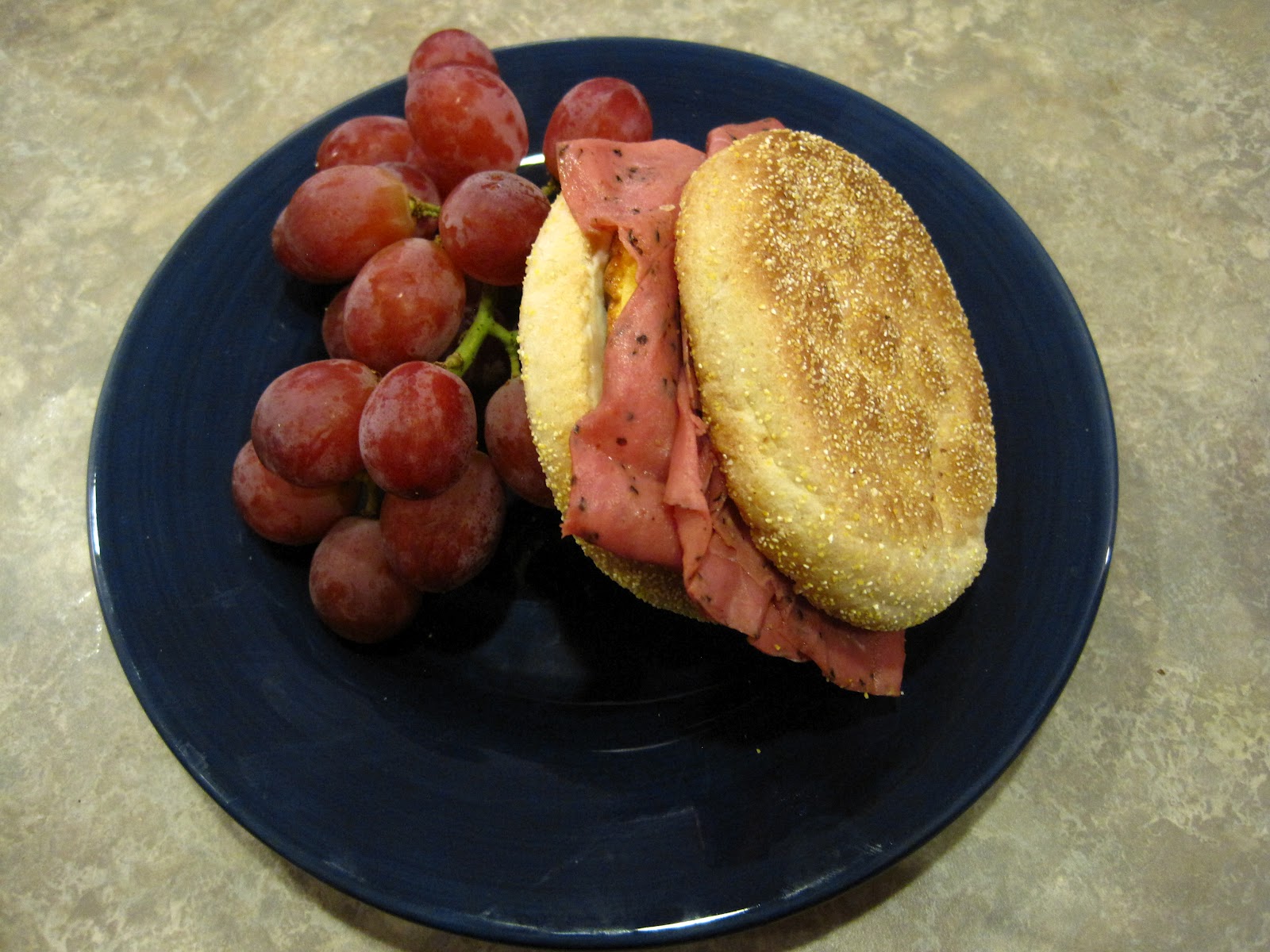 Losing It In The Kitchen Skinny Egg Muffin / Bagel